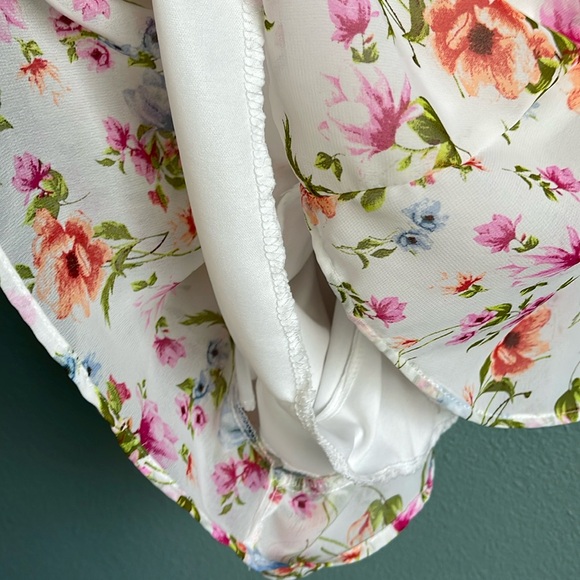 Floral Romper NWOT - Picture 3 of 12